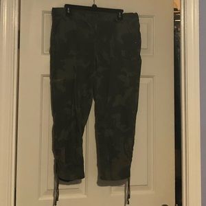 Union Bay Camo Capri